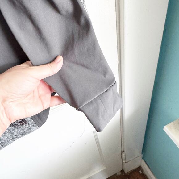 The North Face Women's Pseudio Quilted Hooded Jacket Outdoors Hiking Medium M - Picture 9 of 16